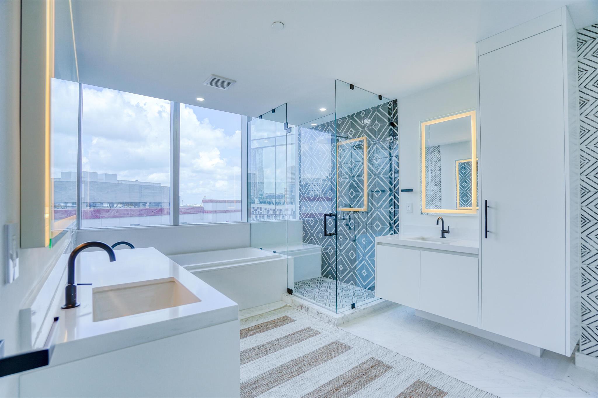 PARAMOUNT MIAMI WORLDCENT - Residential Lease