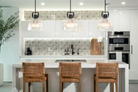 851 NE 1st Avenue 812 Miami FL 33132