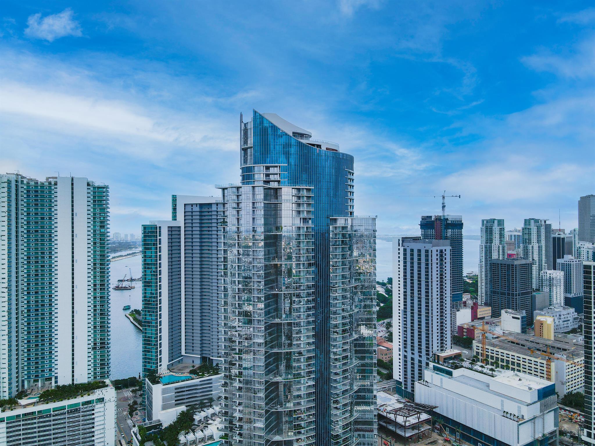 PARAMOUNT MIAMI WORLDCENT - Residential Lease