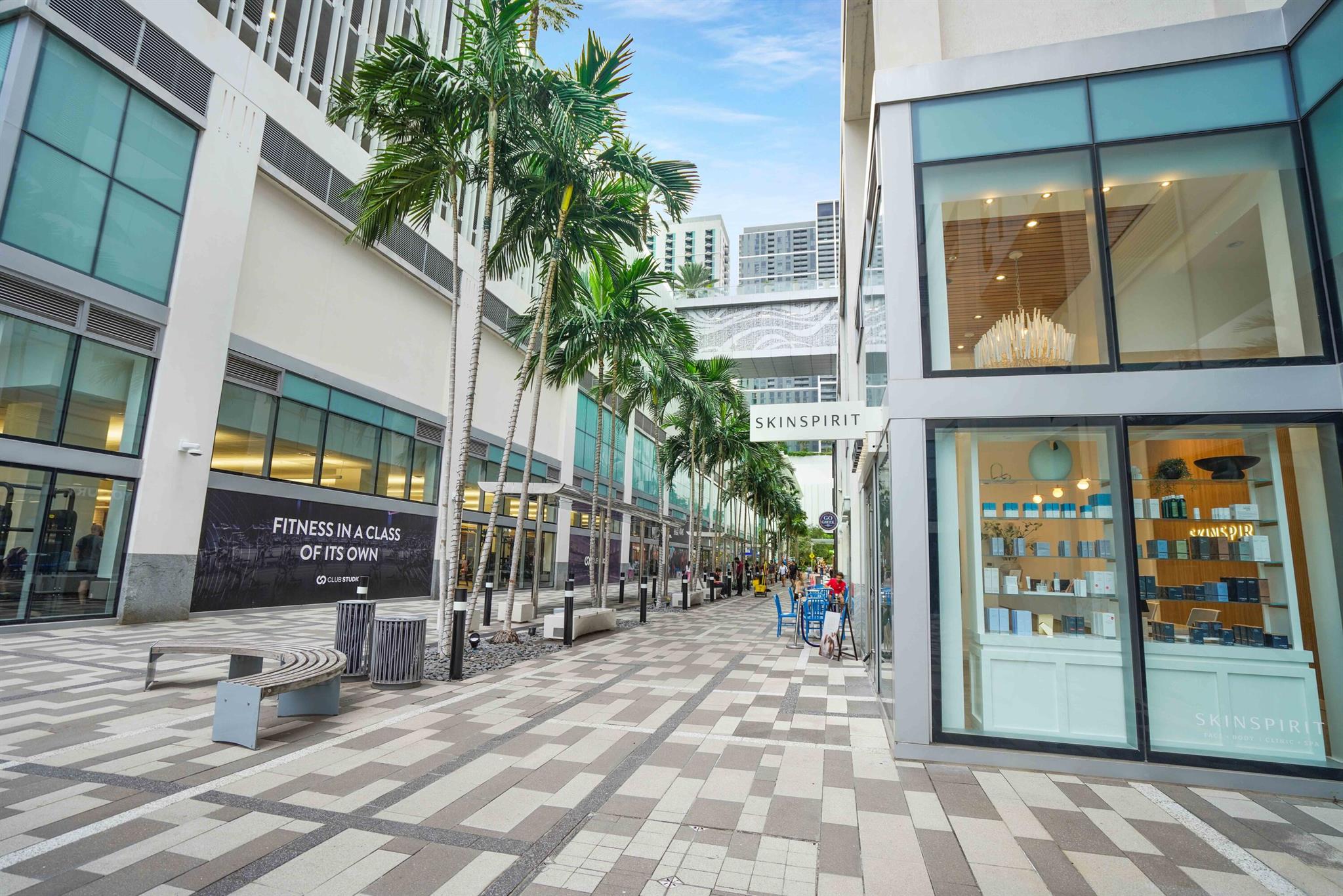 PARAMOUNT MIAMI WORLDCENT - Residential Lease