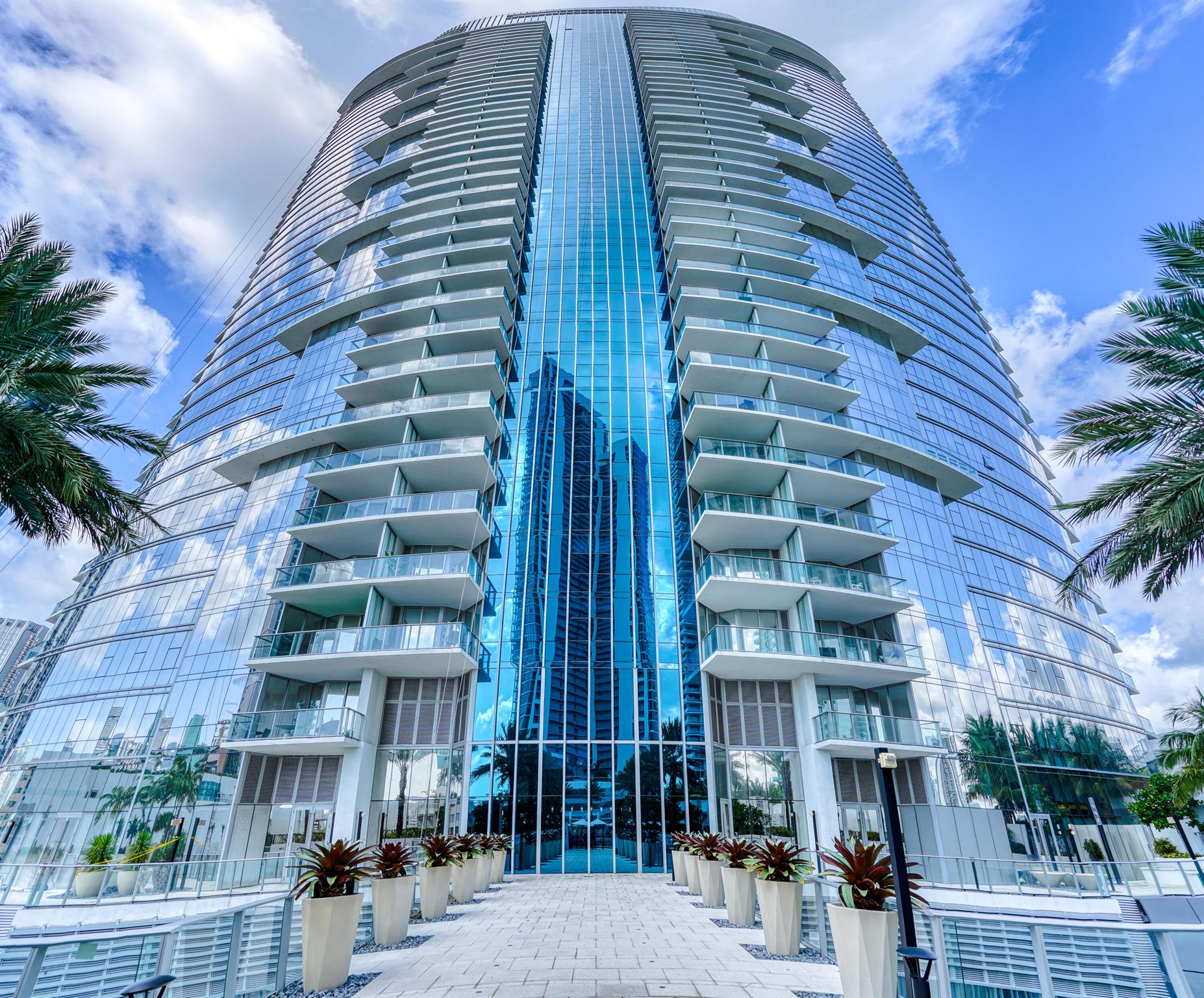 PARAMOUNT MIAMI WORLDCENT - Residential Lease