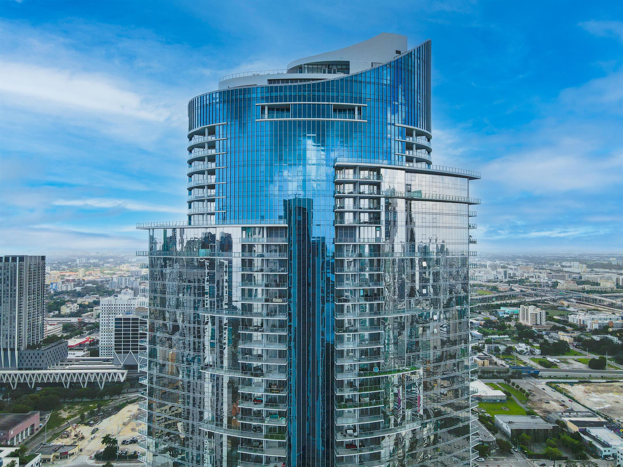 PARAMOUNT MIAMI WORLDCENT - Residential Lease
