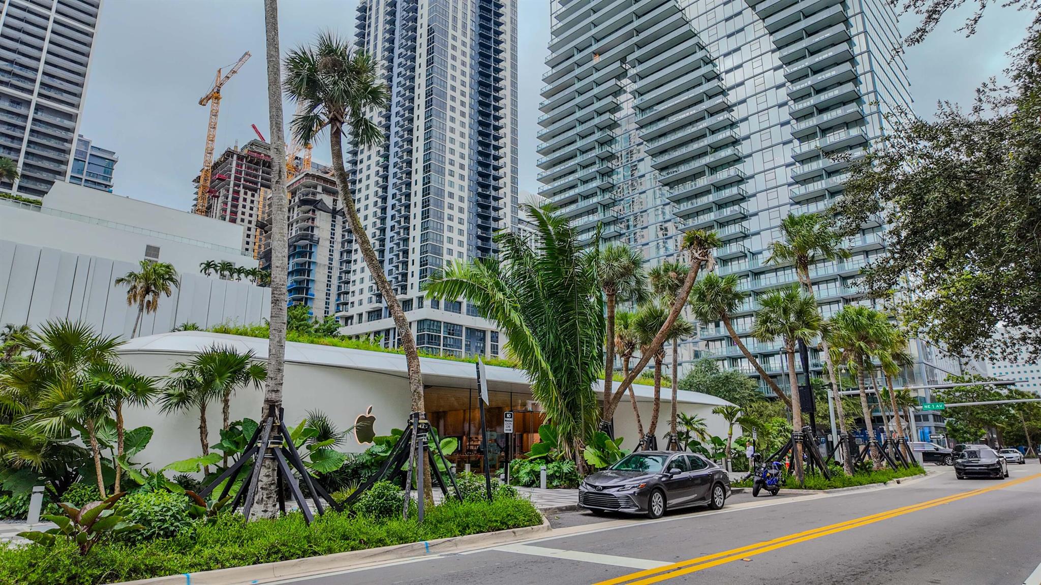 PARAMOUNT MIAMI WORLDCENT - Residential Lease