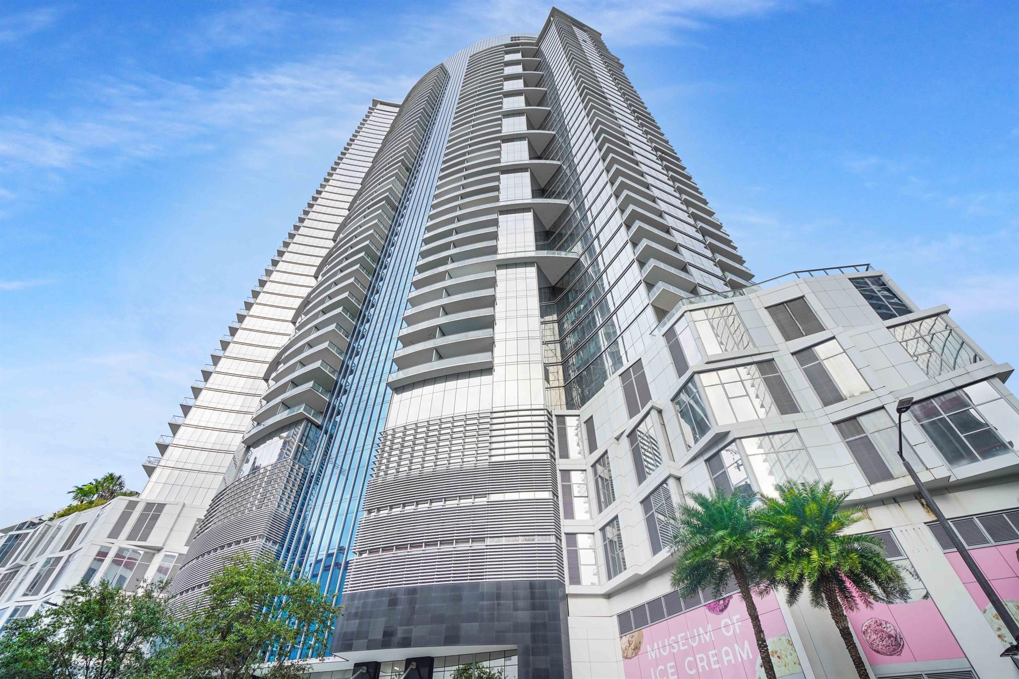 PARAMOUNT MIAMI WORLDCENT - Residential Lease