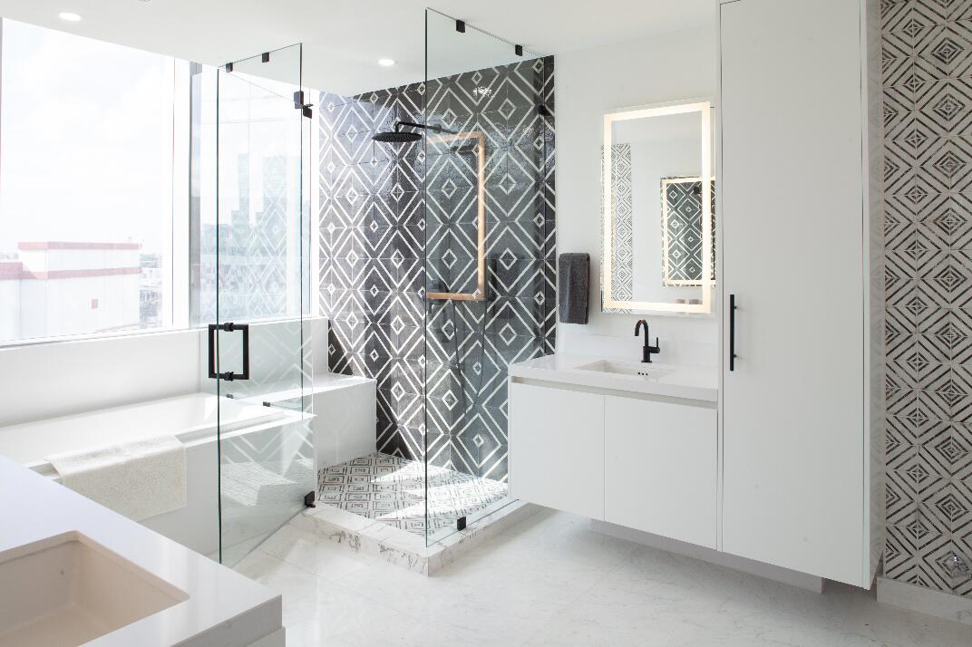 PARAMOUNT MIAMI WORLDCENT - Residential Lease