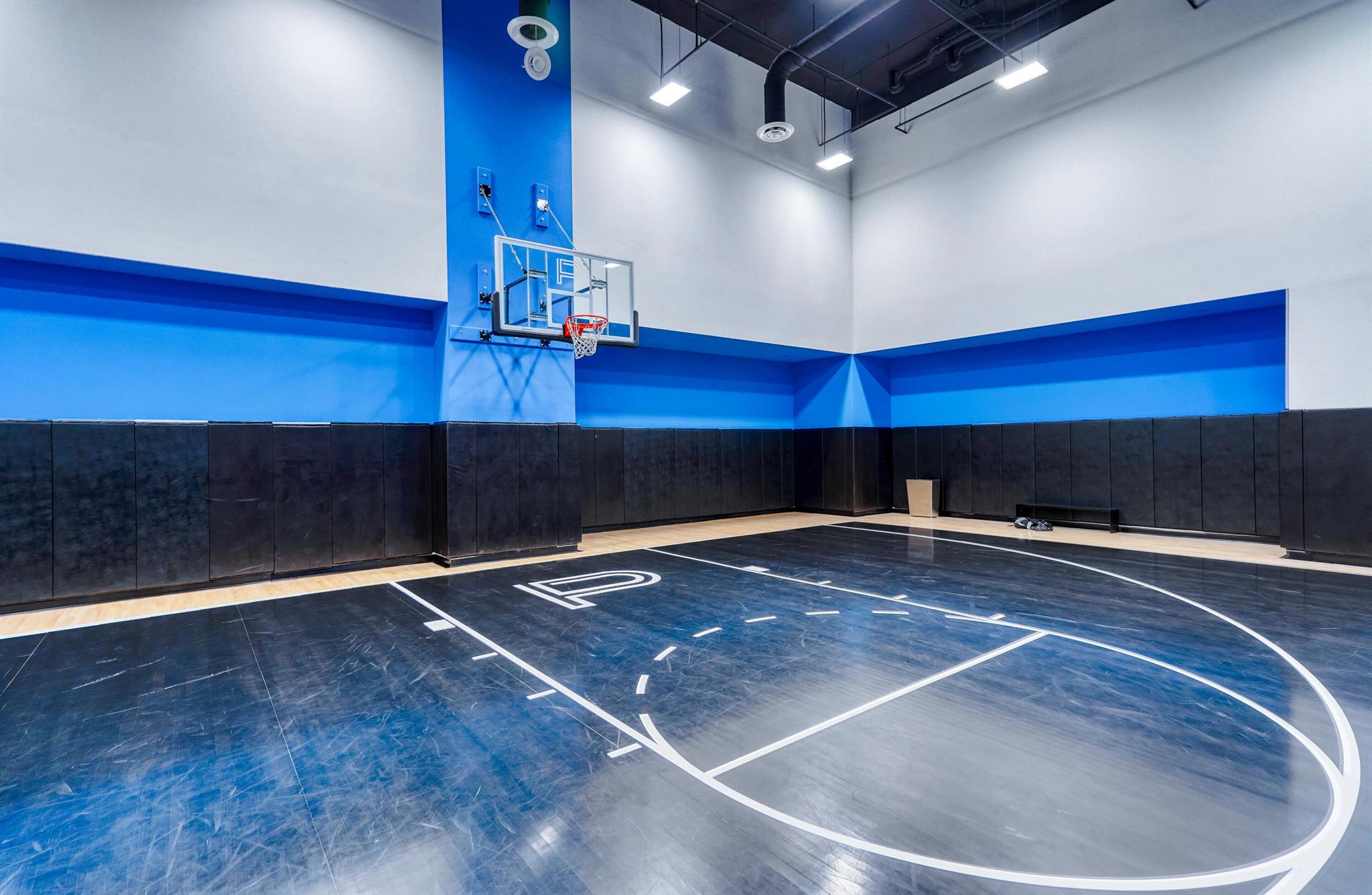 PARAMOUNT MIAMI WORLDCENT - Residential Lease