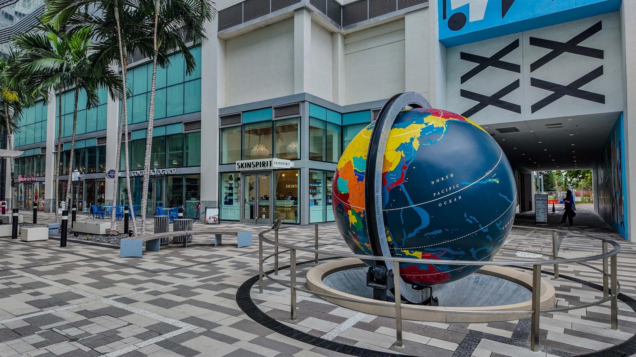 PARAMOUNT MIAMI WORLDCENT - Residential Lease