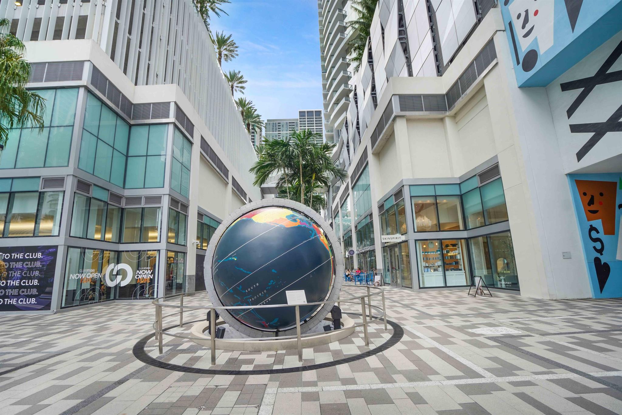 PARAMOUNT MIAMI WORLDCENT - Residential Lease