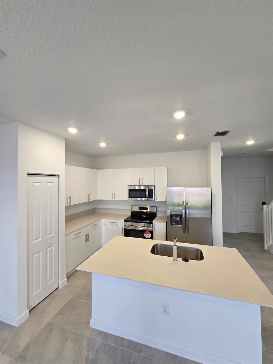 LOT 8 BLK 2 - Residential Lease