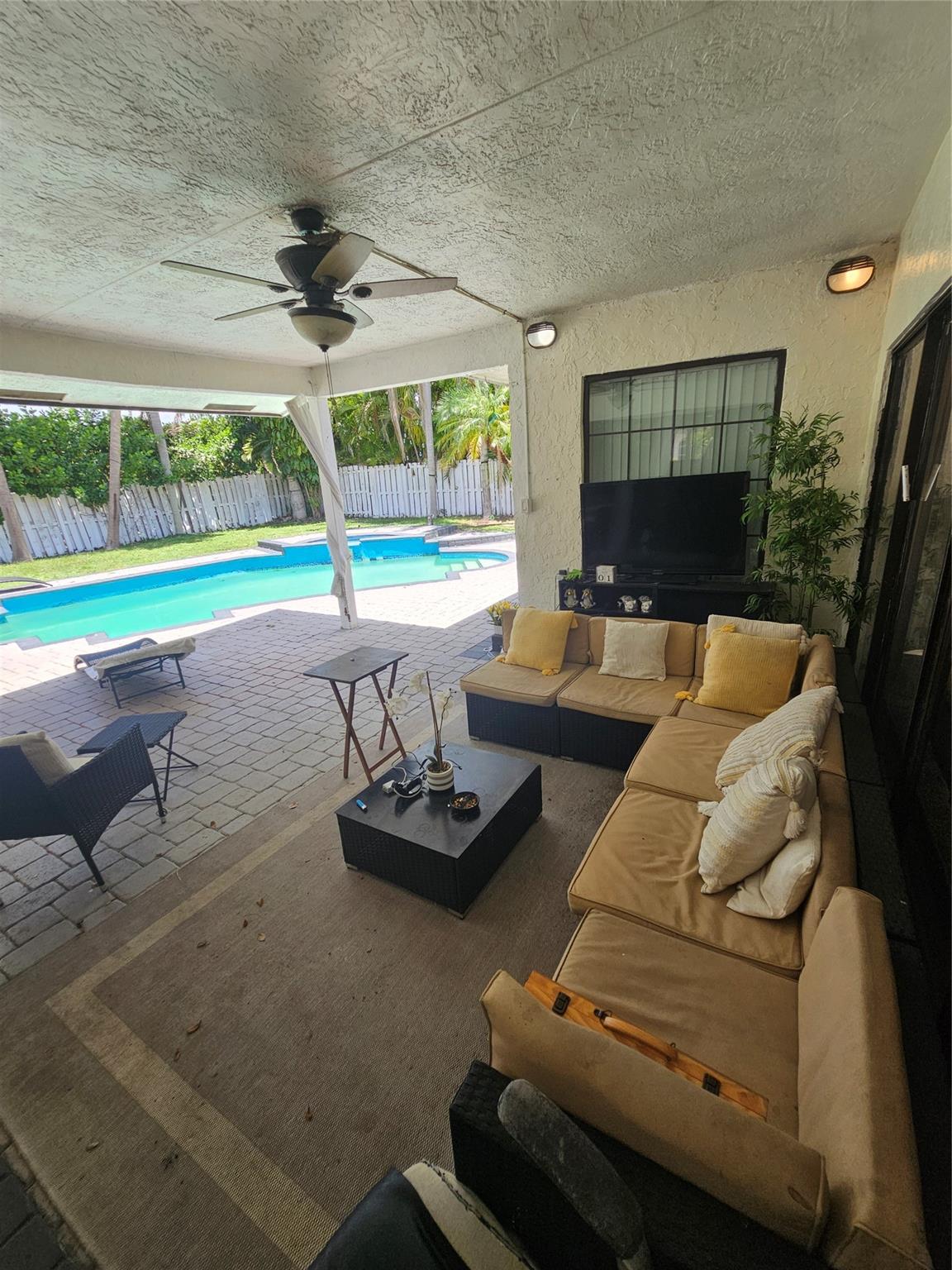 Jacaranda Area 983 97-18 - Residential