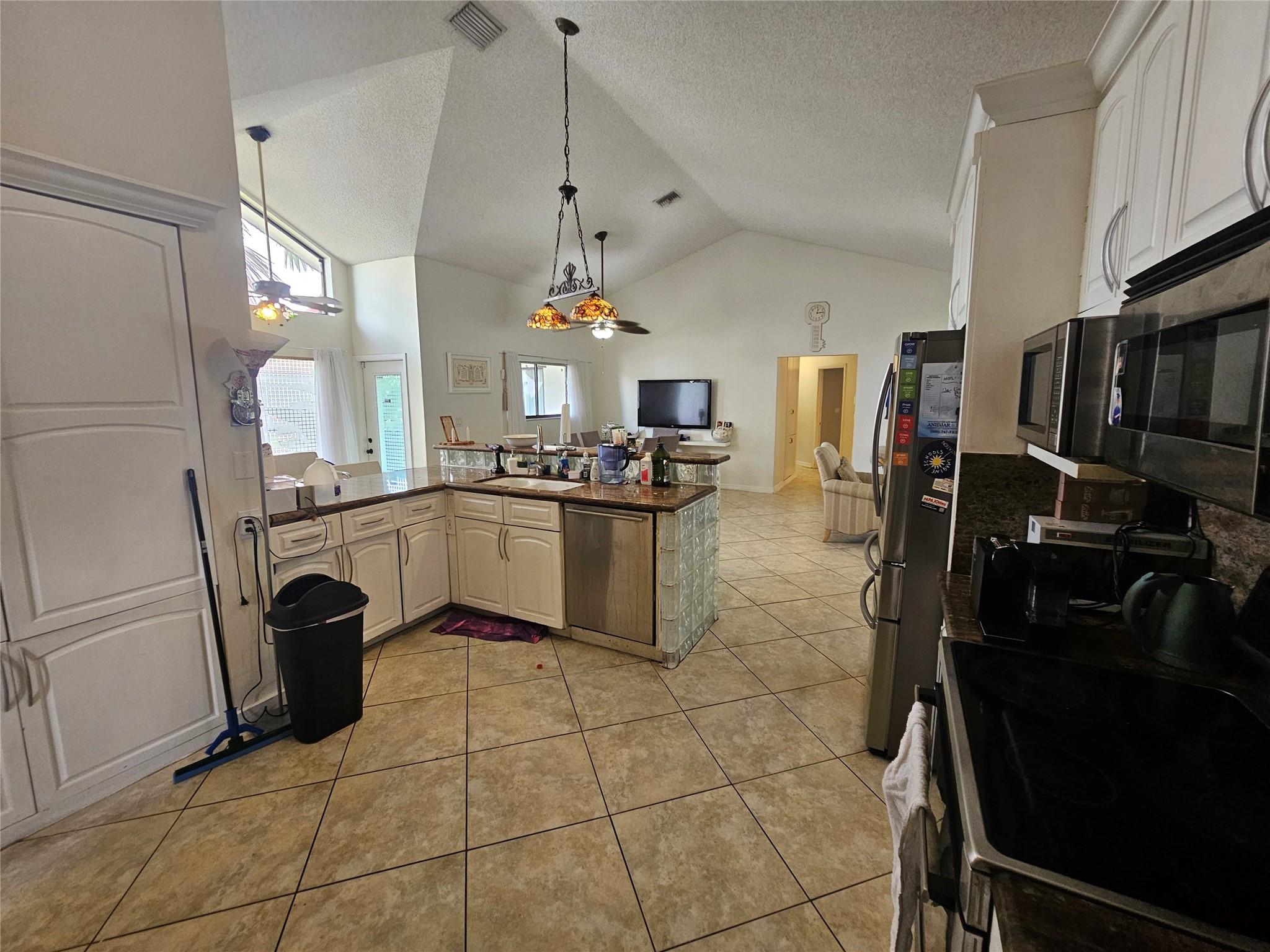 Jacaranda Area 983 97-18 - Residential