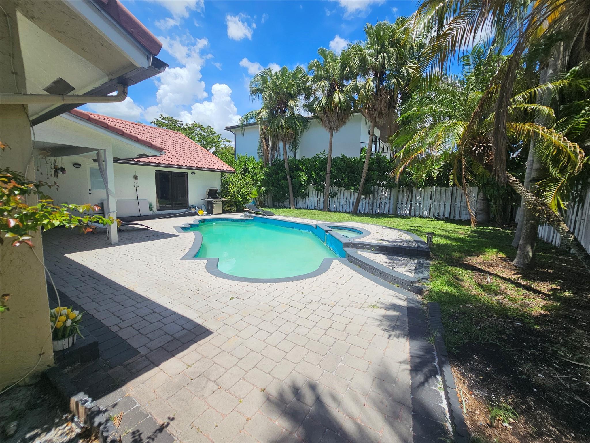 Jacaranda Area 983 97-18 - Residential