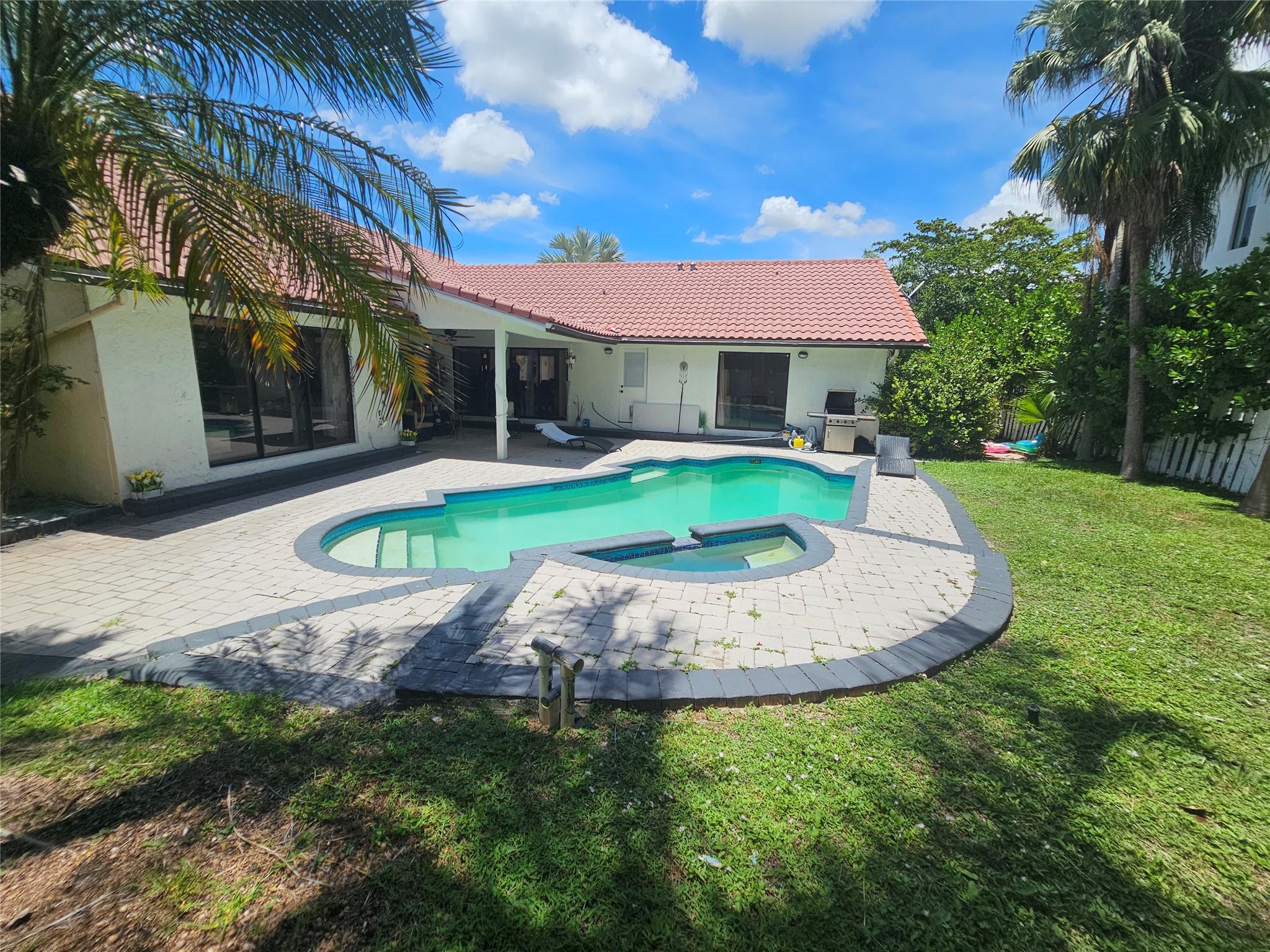 Jacaranda Area 983 97-18 - Residential