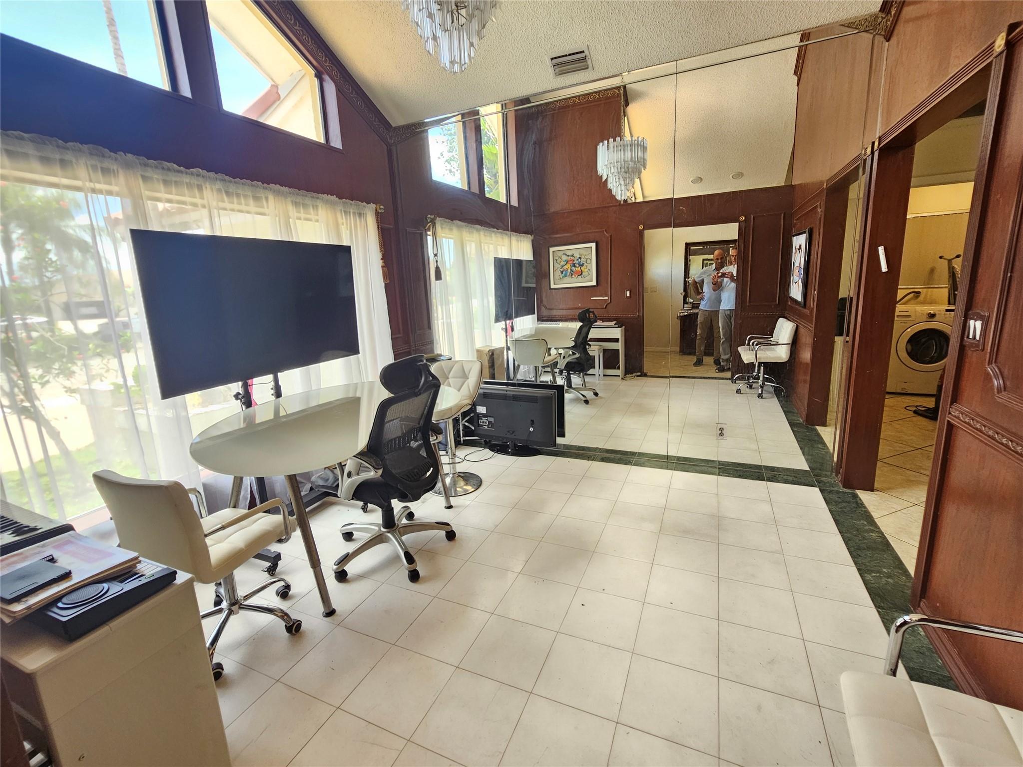 Jacaranda Area 983 97-18 - Residential