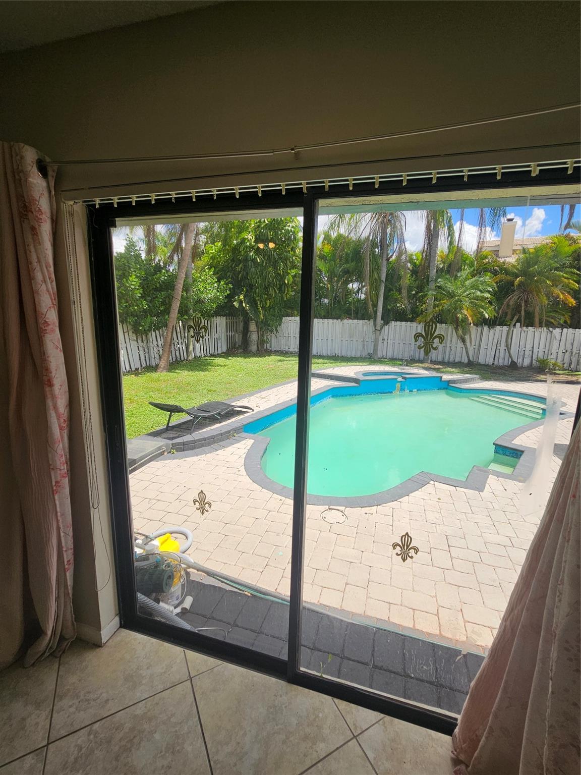 Jacaranda Area 983 97-18 - Residential