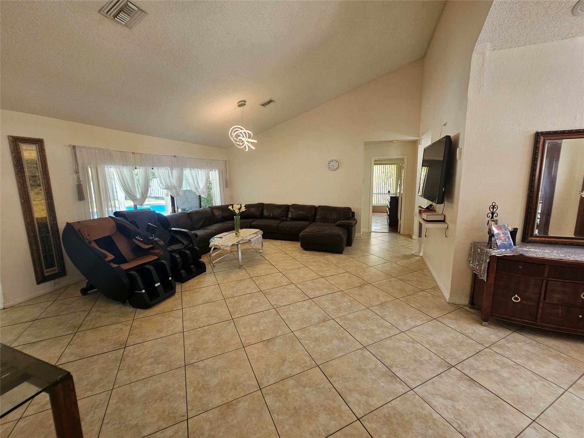 Jacaranda Area 983 97-18 - Residential