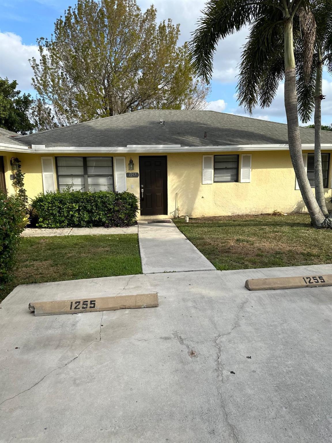 SOUTH SHORE 4 OF WELLINGT - Residential Lease