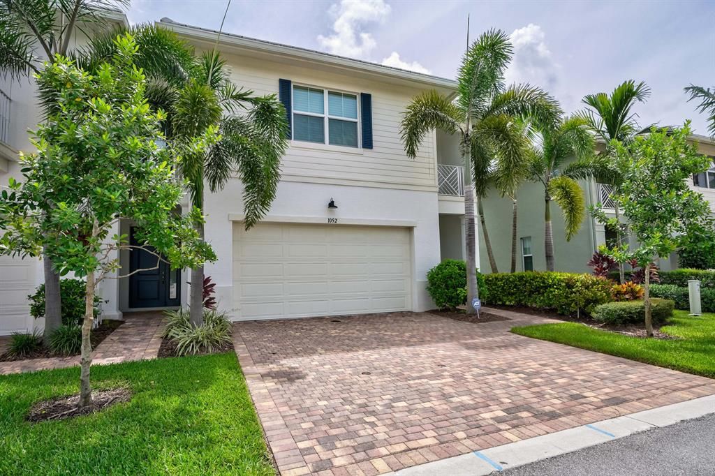Photo of 1052 Piccadilly Street, Palm Beach Gardens, FL 33418 (MLS # R10814389)