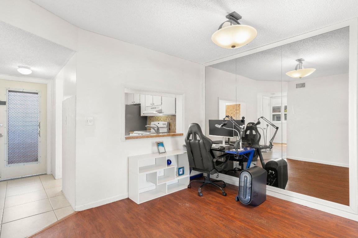 MONTECRISTI COUNTRY CLUB APTS - Residential