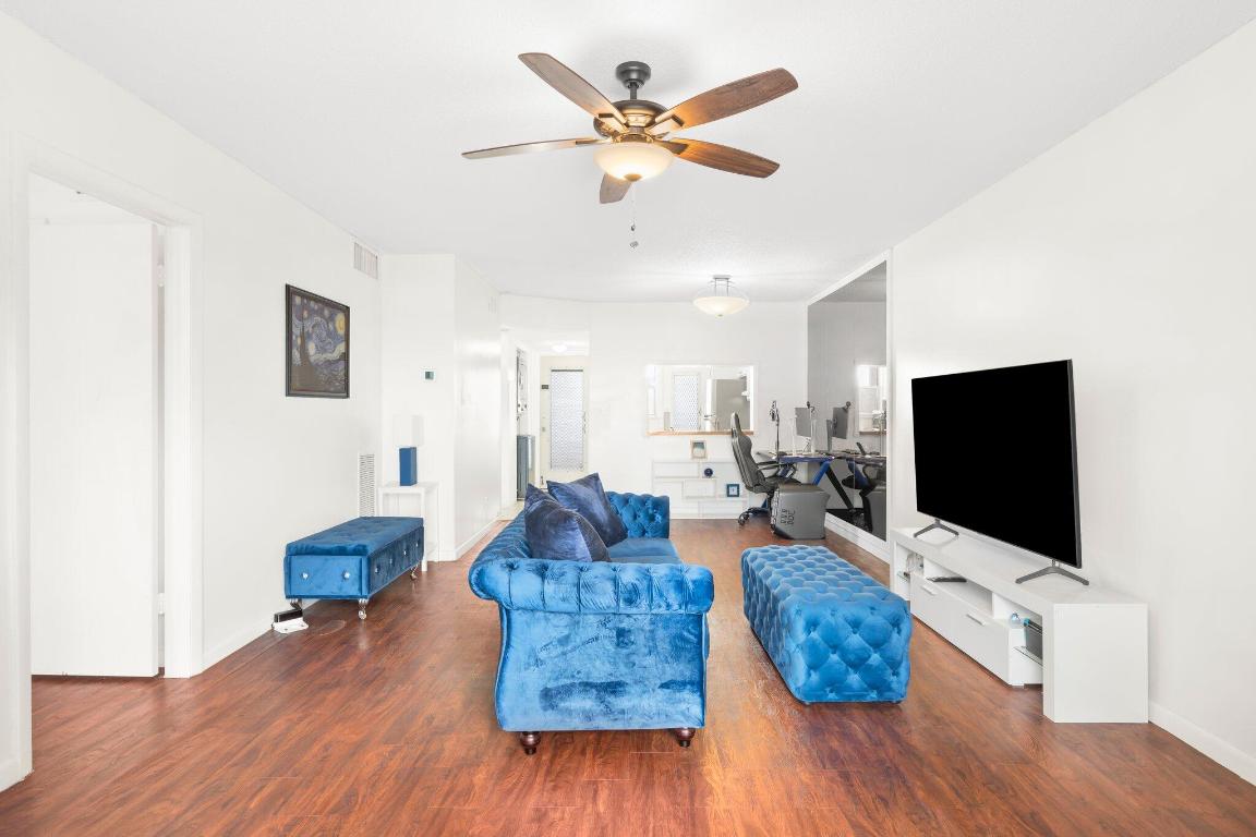 1101 Crystal Lake Drive 309