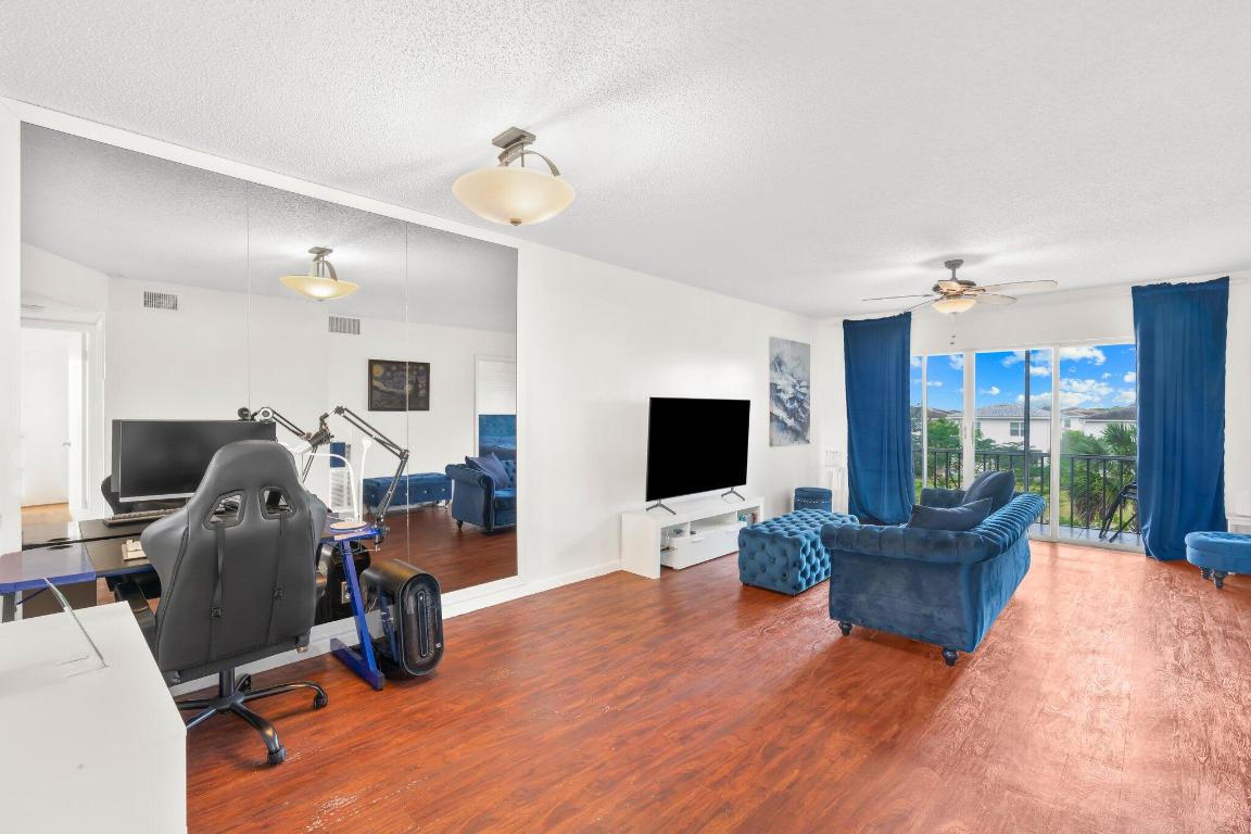 MONTECRISTI COUNTRY CLUB APTS - Residential