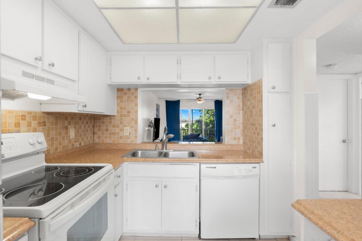 MONTECRISTI COUNTRY CLUB APTS - Residential