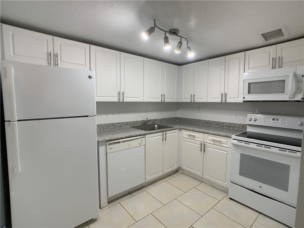 *$99 DEPOSIT (w.a.c) *FAST AND EASY MOVE IN *Spacious one bedroom with a very large living area and tons of closet space! Colony at Dadeland is now leasing renovated one, two and three bedroom residences featuring huge living spaces, oversized bedrooms and tons of closet space. If you’re looking for a spacious and well-appointed rental with resort-style amenities and beautifully maintained grounds, look no further. Colony at Dadeland offers all these lifestyle choices plus effortless expressway convenience and easy access to unbeatable shopping, dining and nightlife.*$1000 DEPOSIT (w.a.c) *FAST AND EASY MOVE IN *LARGE FRIENDLY PETS UP TO 60LBS ARE OK