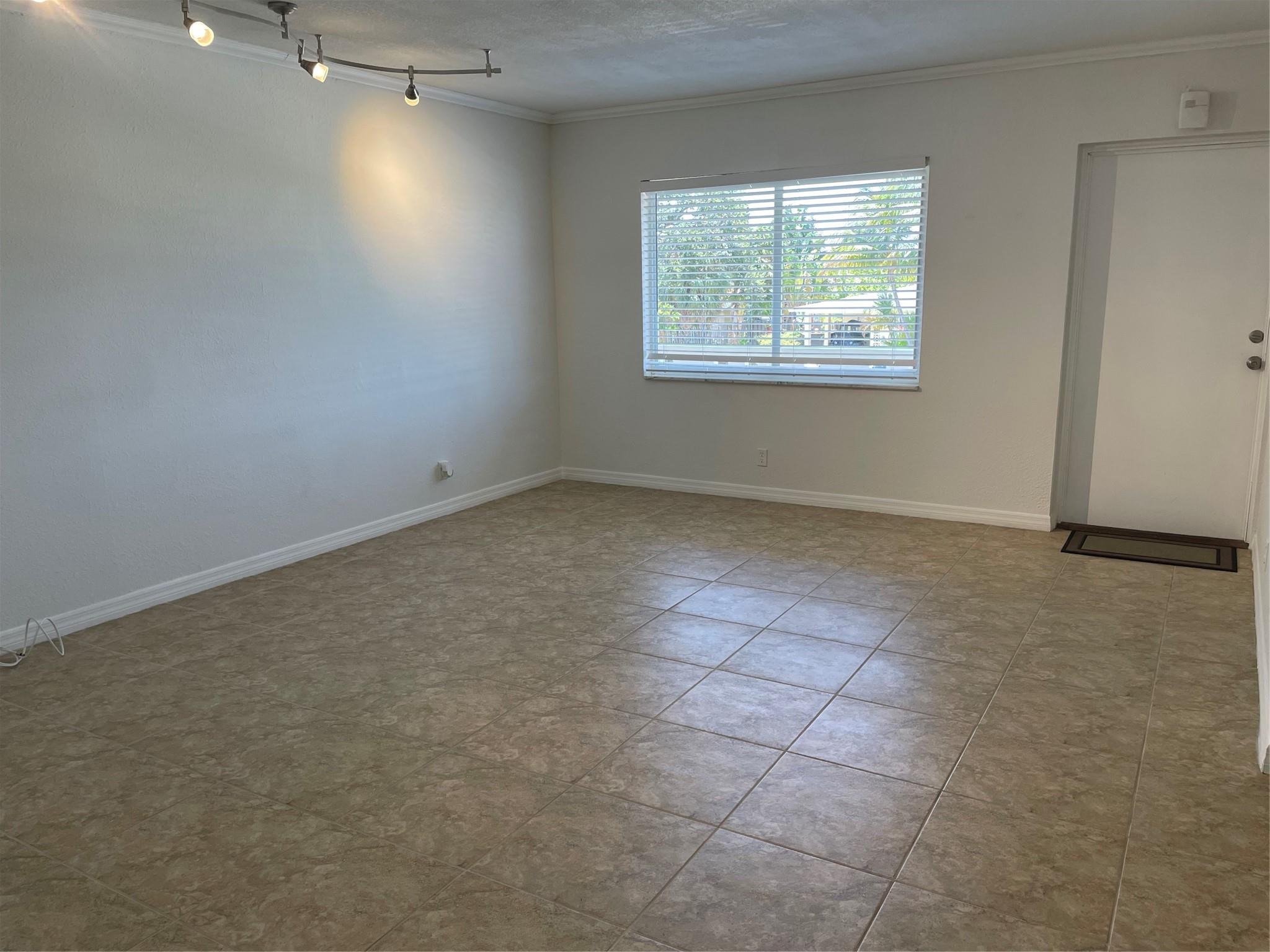 2020 NE 56th St 206