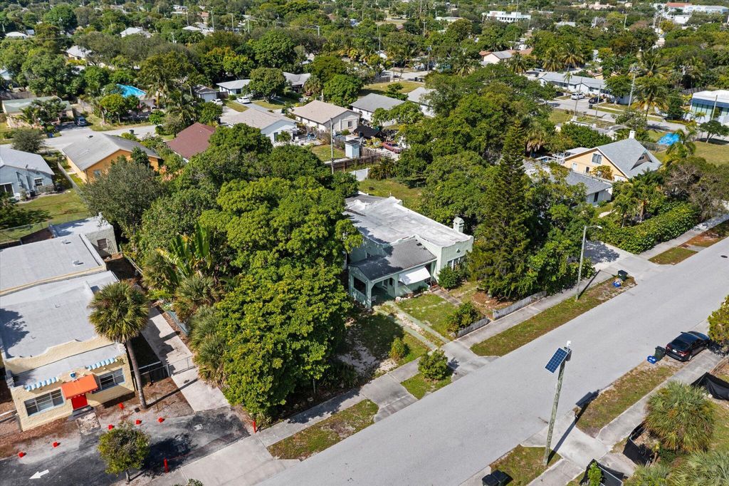 Photo of 212 SW 2nd Avenue, Delray Beach, FL 33444 (MLS # R11146056)