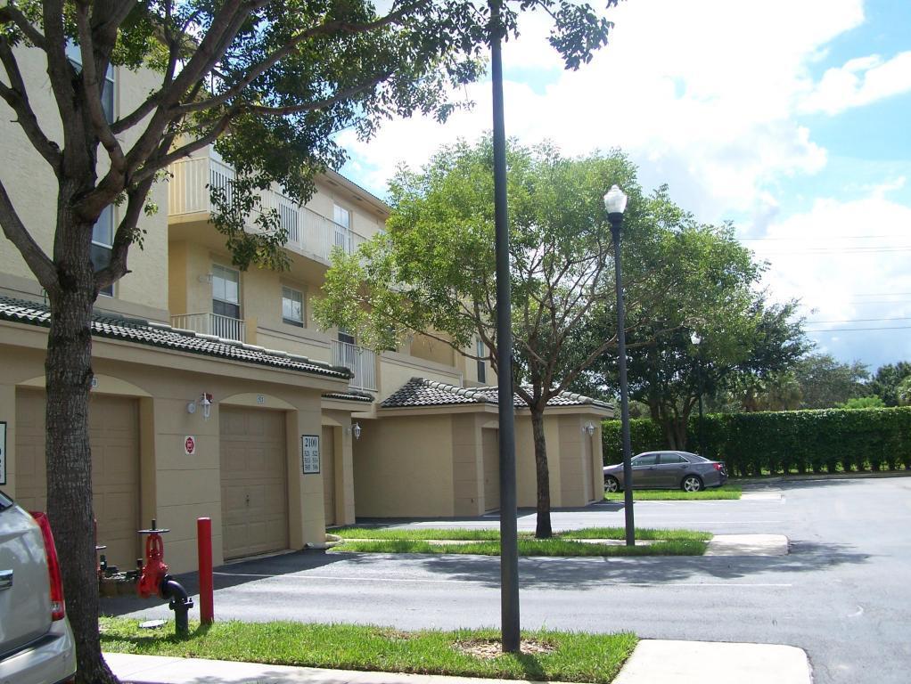 This spacious 3-bedroom, 2-bathroom apartment offers a serene view of a tranquil pond, perfect for unwinding after a busy day. The open layout provides ample living space, making it ideal for both relaxation and entertaining. With a convenient 1-car garage, you'll have easy parking and storage. Located near Winter Equestrian activities, this apartment is a prime choice for equestrian enthusiasts. Additionally, it's just a short distance to shopping, dining, and other amenities, making it the perfect balance of convenience and tranquility. Reserve it with enough time.