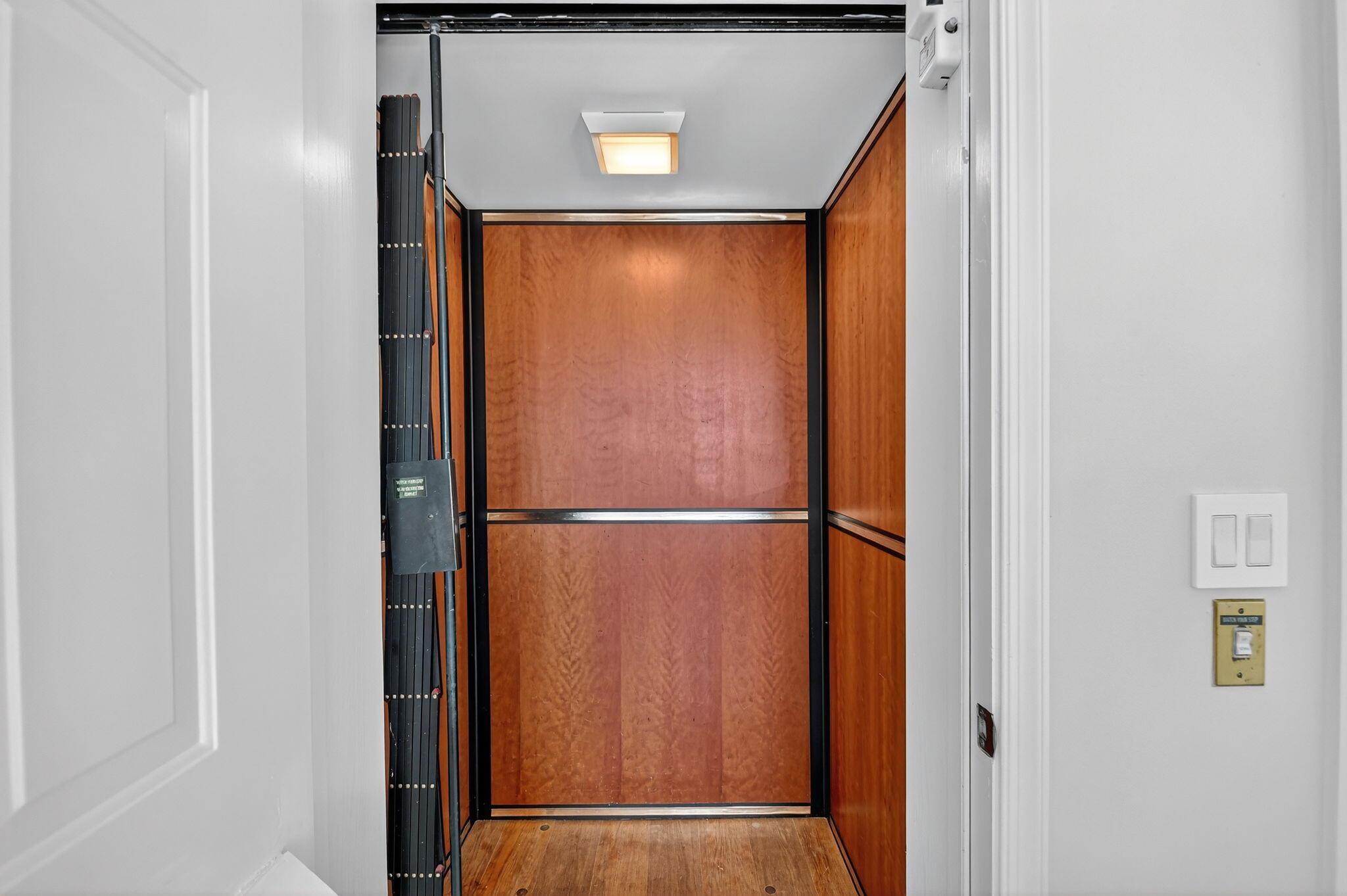 EASTWIND OF ATLANTIS COND - Residential