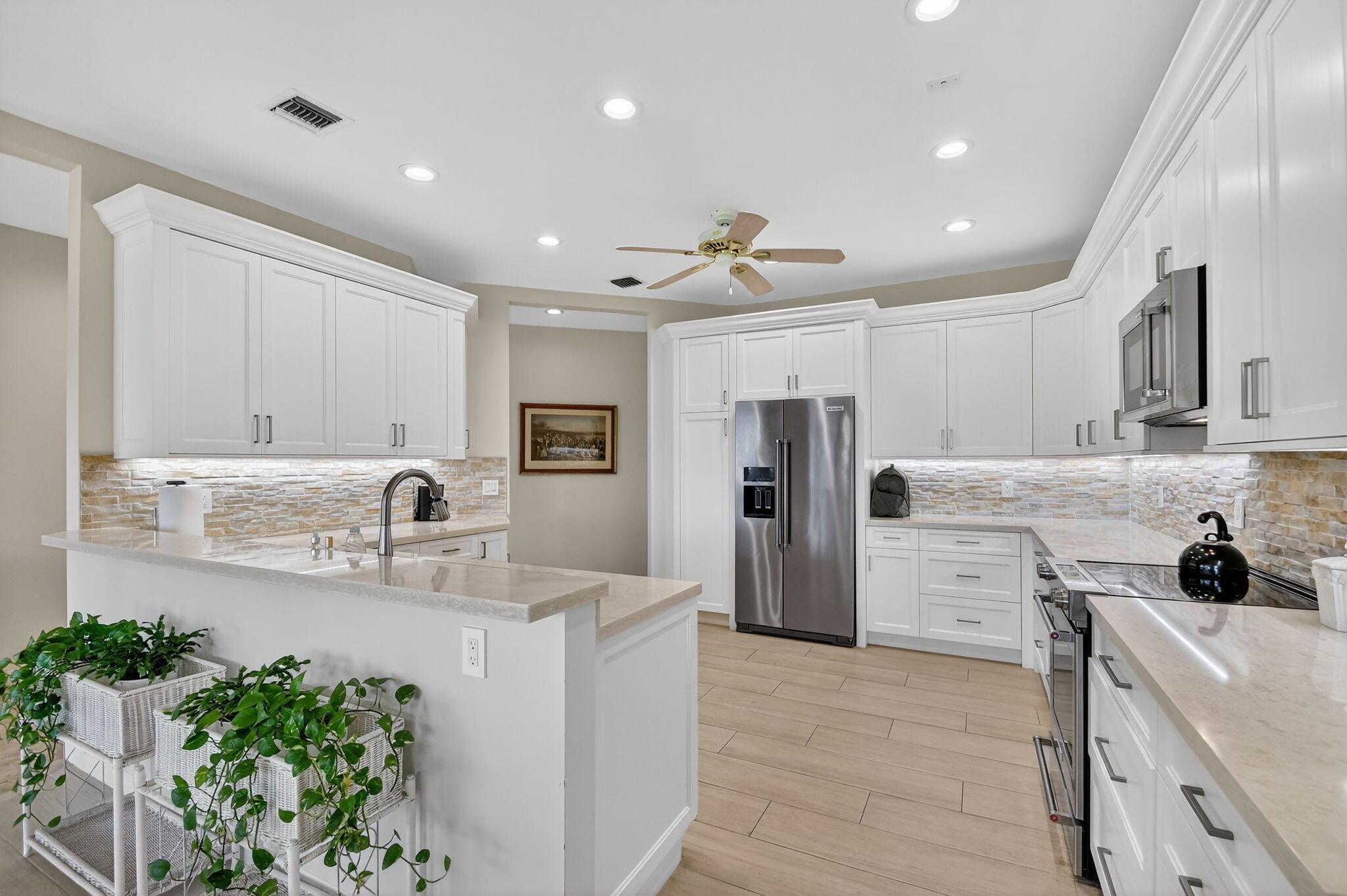 EASTWIND OF ATLANTIS COND - Residential