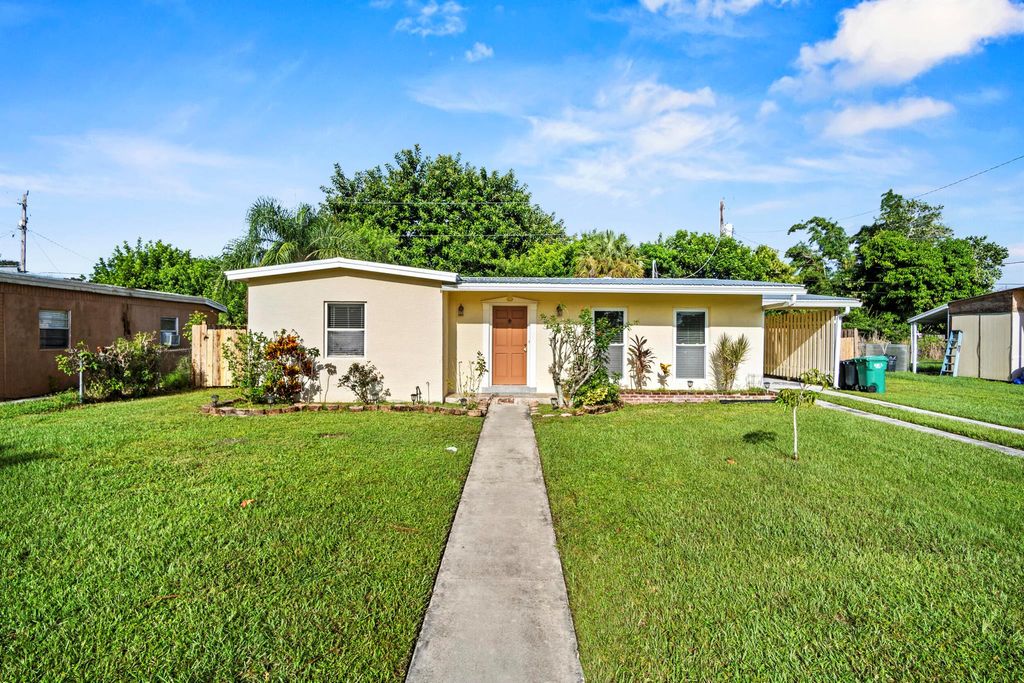 Photo of 351 SE Solaz Avenue, Port St Lucie, FL 34983 (MLS # R11129082)