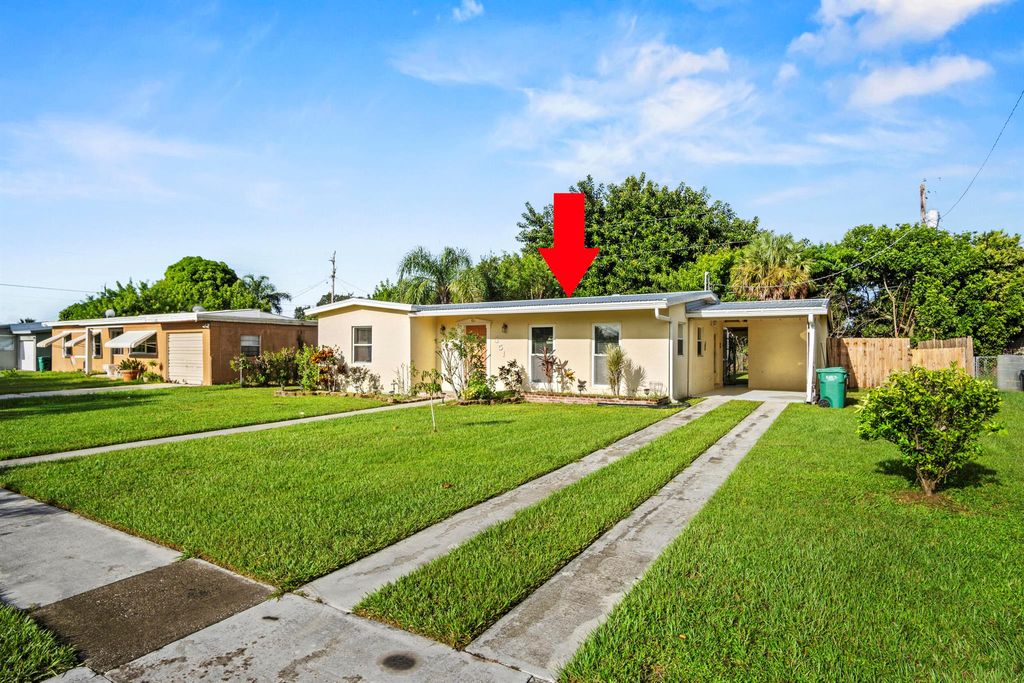 Photo of 351 SE Solaz Avenue, Port St Lucie, FL 34983 (MLS # R11129082)