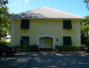 Ocean/ Beach / Location, Location, Location!! Available in May/ Beach area 1 Pet allowed/w restrictions / unfurnished/ washer / dryer in unit. No Hoa Approval.