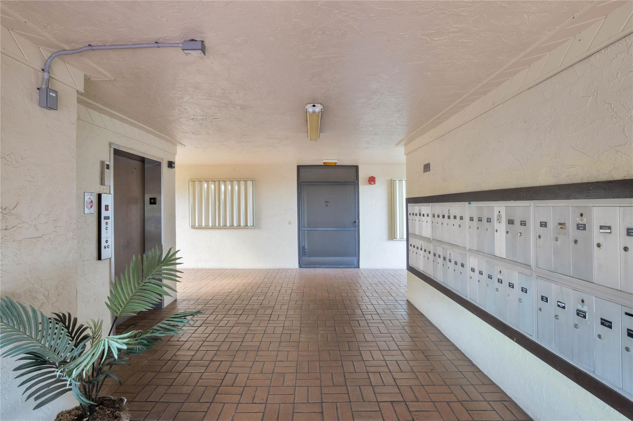 Pines Boca Barwood Condo - Residential