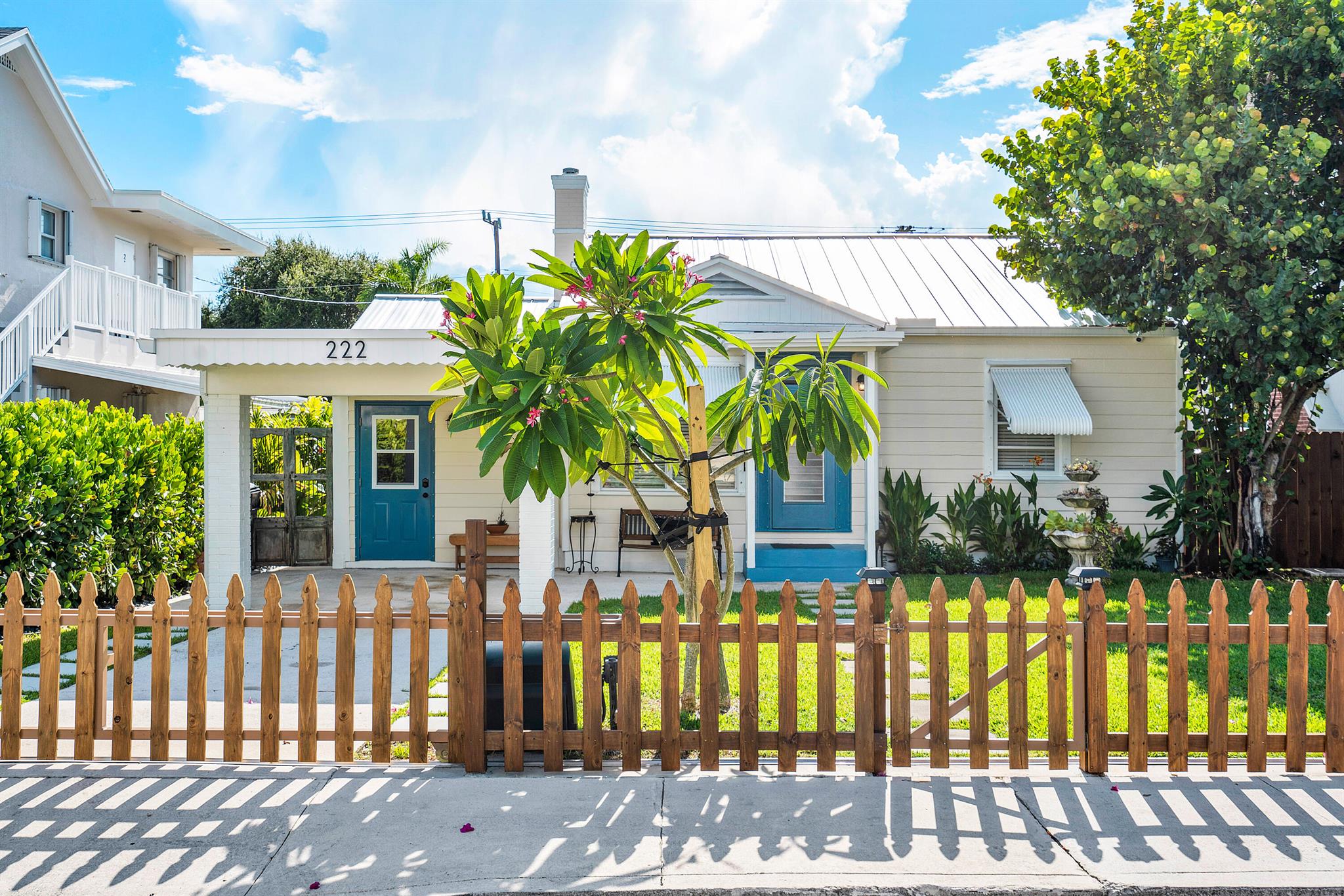 222 S Lakeside Drive