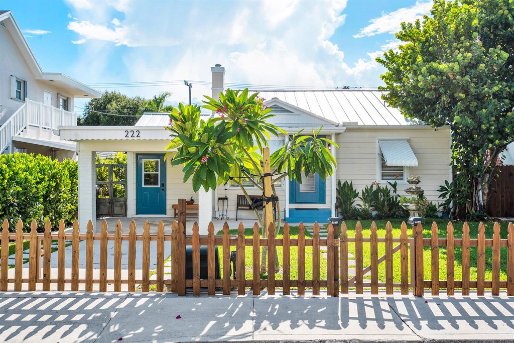 Photo of 222 S Lakeside Drive, Lake Worth Beach, FL 33460 (MLS # R11135530)