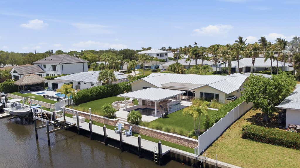 Photo of 16 LEEWARD Circle, Tequesta, FL 33469 (MLS # B26055561)