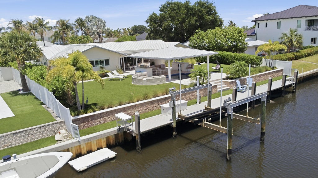 Photo of 16 LEEWARD Circle, Tequesta, FL 33469 (MLS # B26055561)