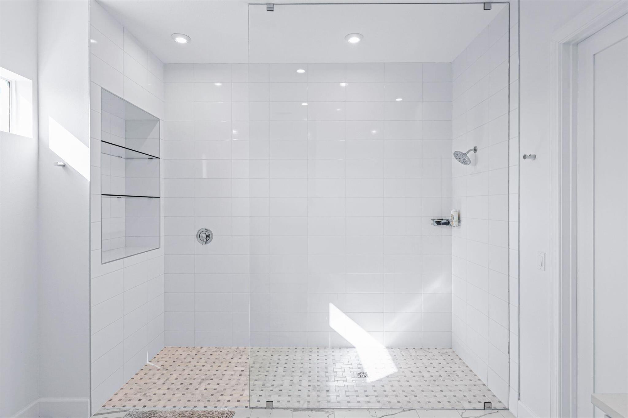 SEVILLE PHASE 1 - Residential Lease