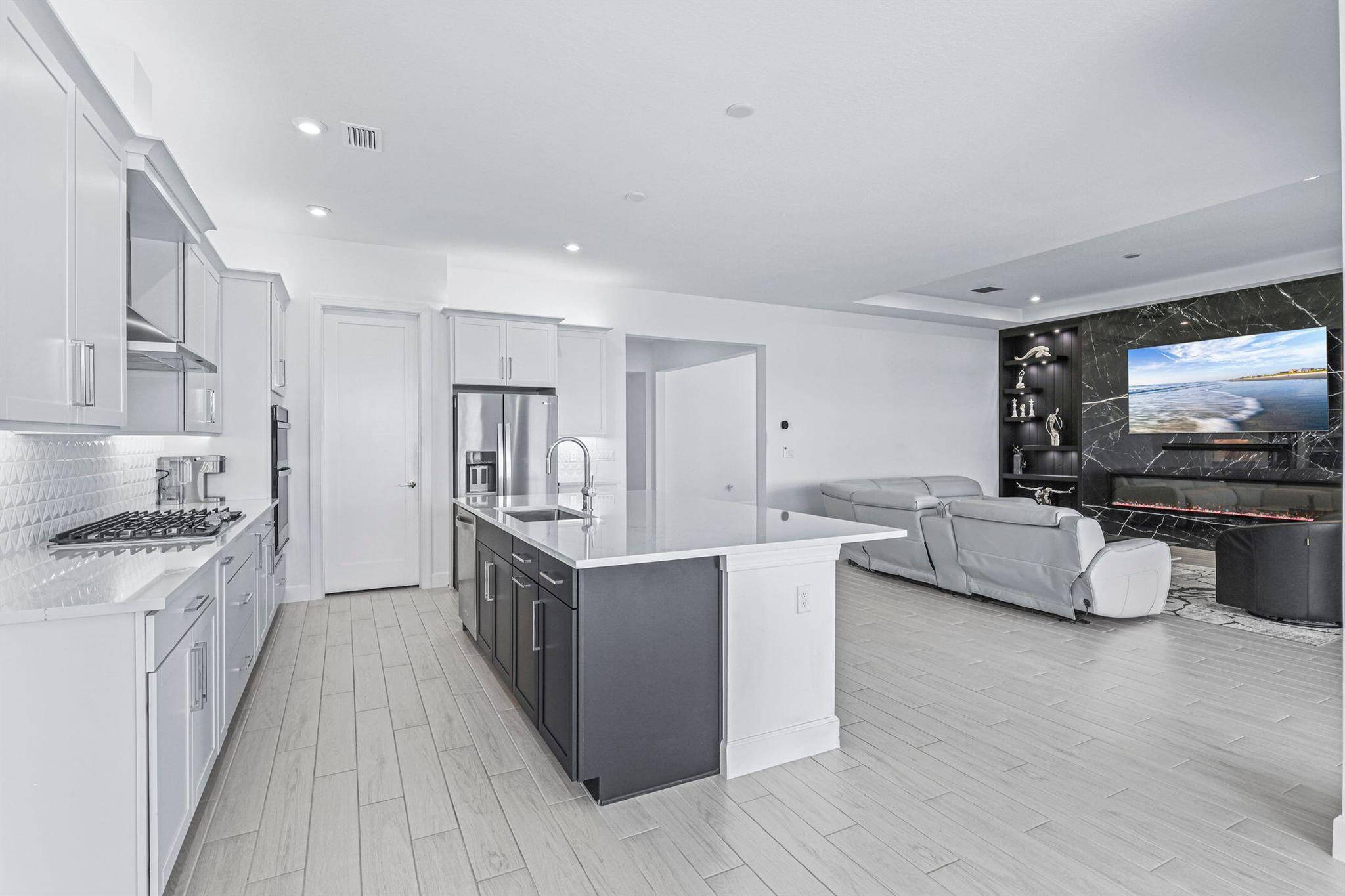 SEVILLE PHASE 1 - Residential Lease