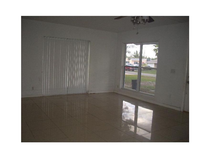 GREAT FAMILY AREA. 4 BEDROOMS 2 BATH, POOL.NEW CABINET AND APPLIANCES, TILE IN KIVING AREAS , LAMINATED FLOORS IN BEDROOMS.