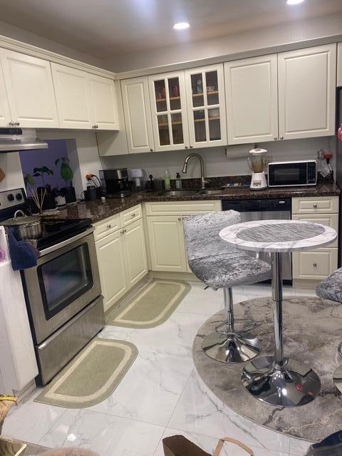 Golden Lakes Vilage - Residential Lease