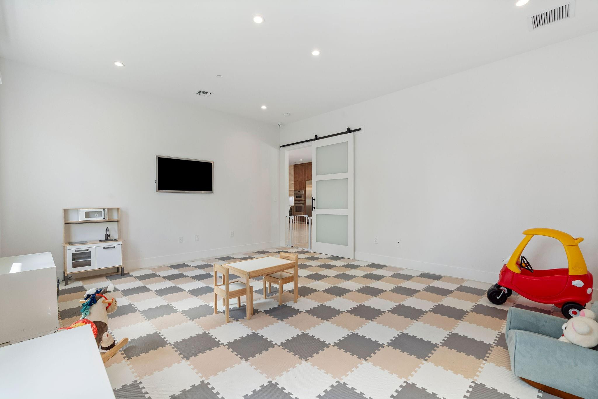 PLANTATION ACRES - Residential