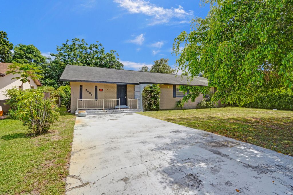 Photo of 2886 Floral Road, Lake Worth, FL 33462 (MLS # B26022044)