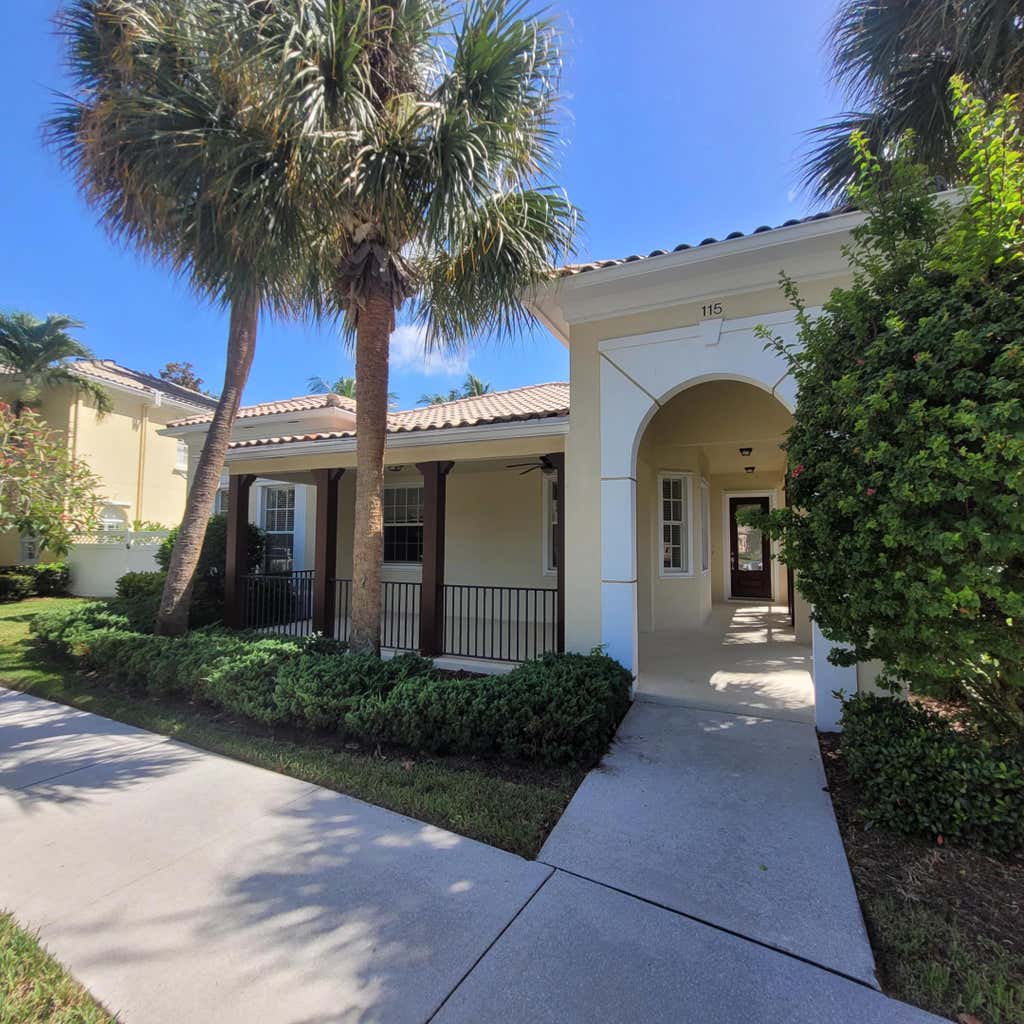 Photo of 115 San Remo Drive, Jupiter, FL 33458 (MLS # B26055071)