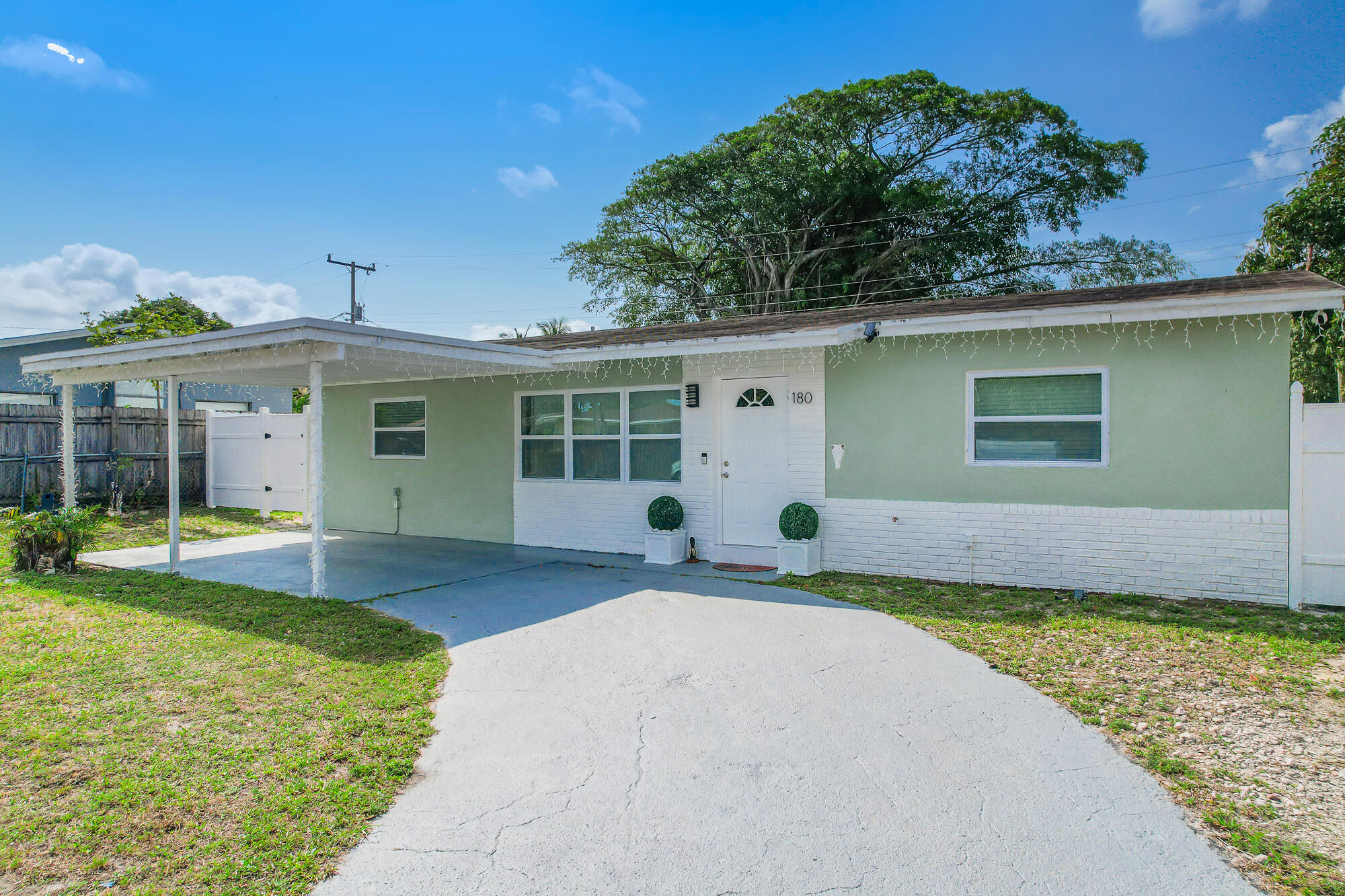 180 NW 18 Street
