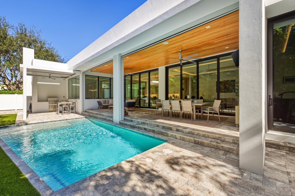 Photo of 10 Coconut Road, Delray Beach, FL 33444 (MLS # B26093809)