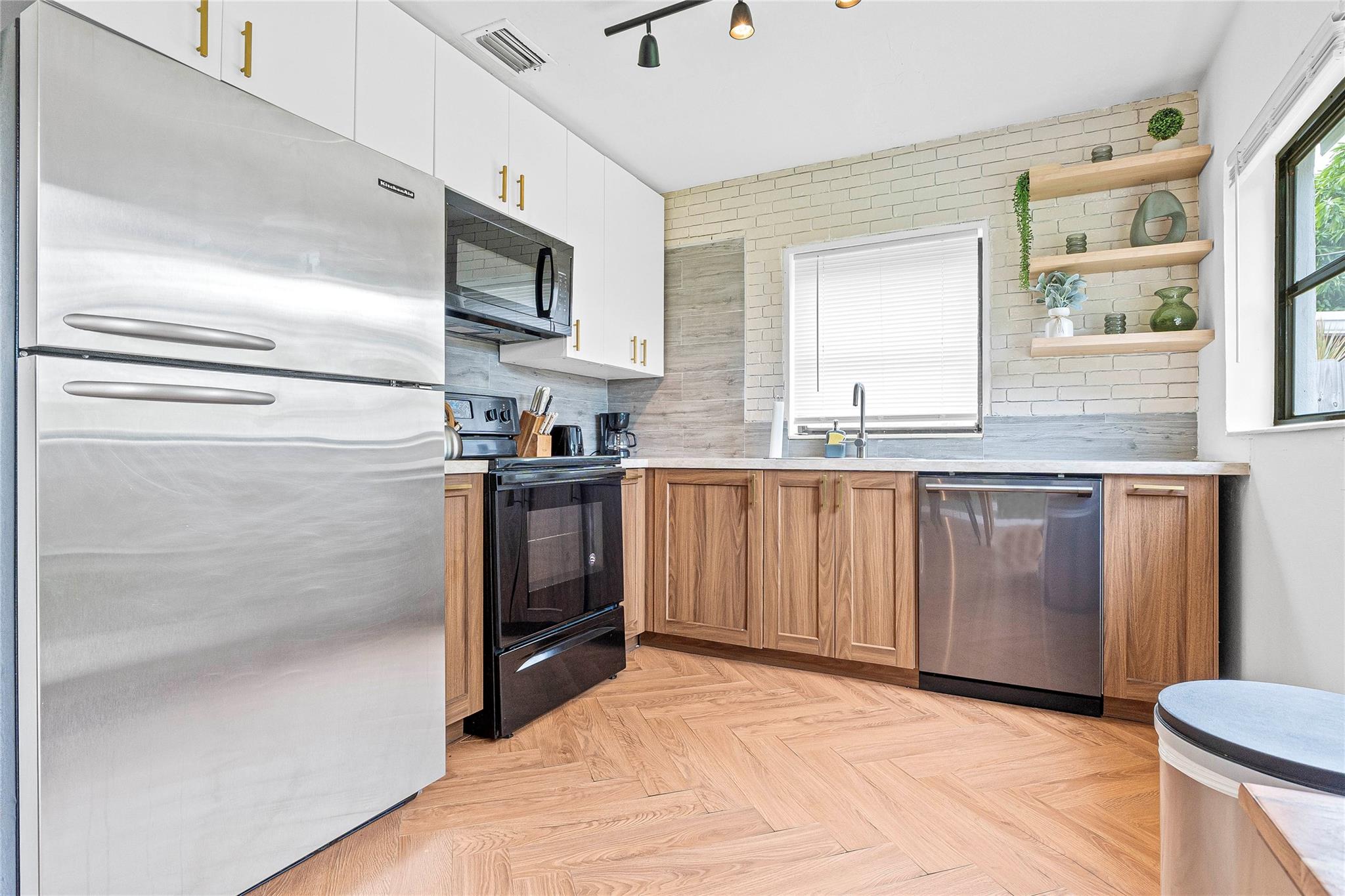 121 NW 53rd Ct